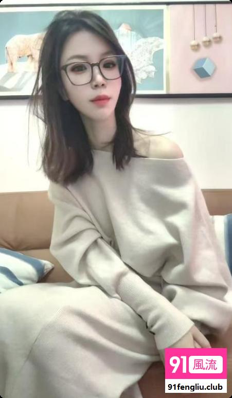 铁西眼镜反差少妇